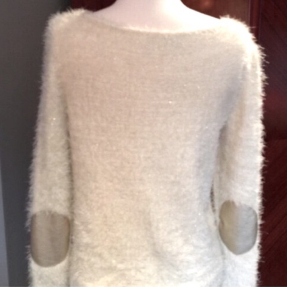 JENNIFER LOPEZ Cream Fuzzy Sweater